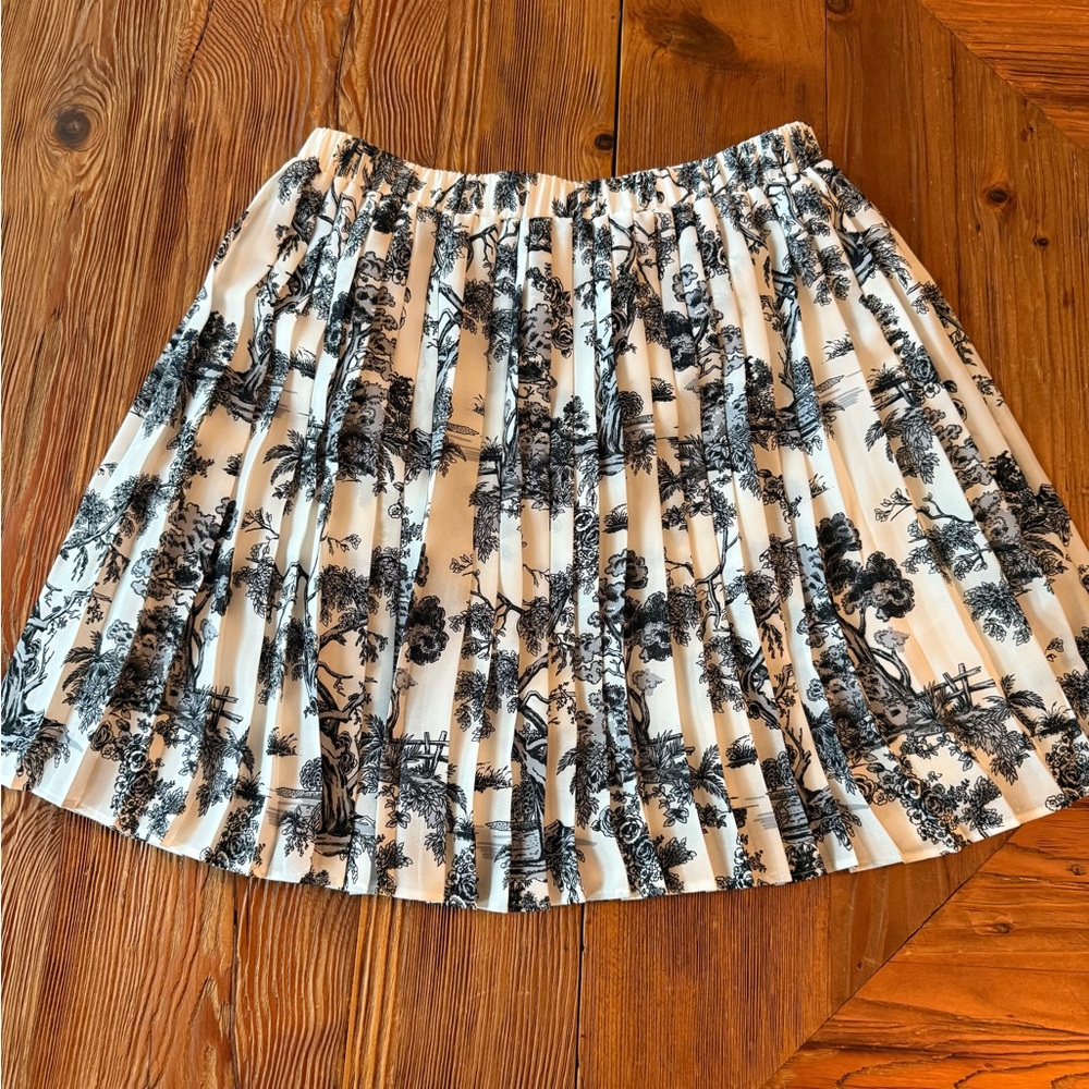 Elegant Black and White Pleated Skirt